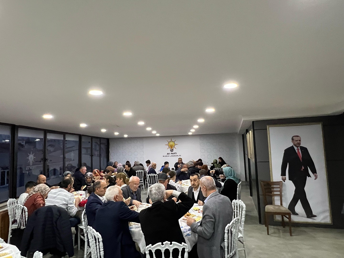 AK Parti&rsquo;de, &lsquo;G&ouml;n&uuml;l Sofraları&rsquo; iftar programları devam ediyor
