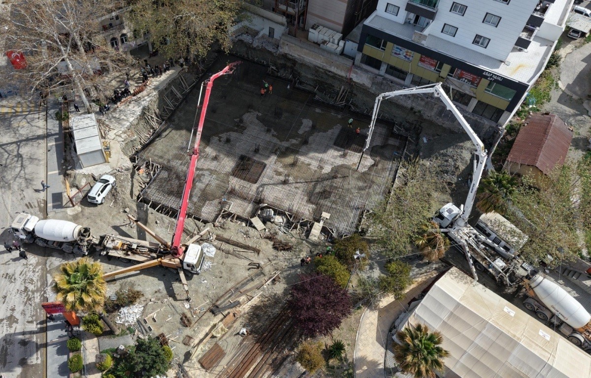 Osmaniye’de depremde hasar gören cami yeniden inşa ediliyor