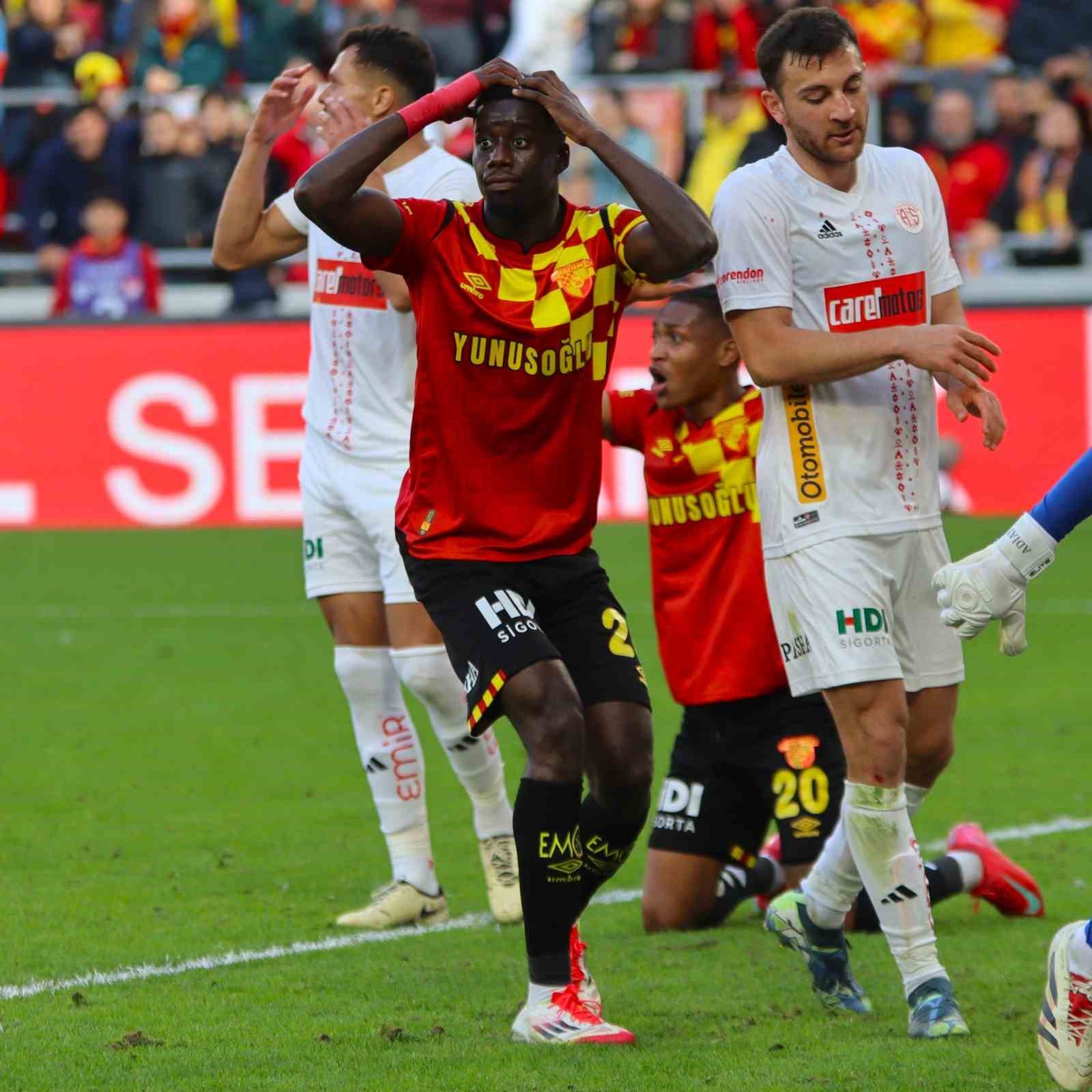 Malcom Bokele: "Teredd&uuml;t etmeden G&ouml;ztepe&rsquo;ye imza attım"
