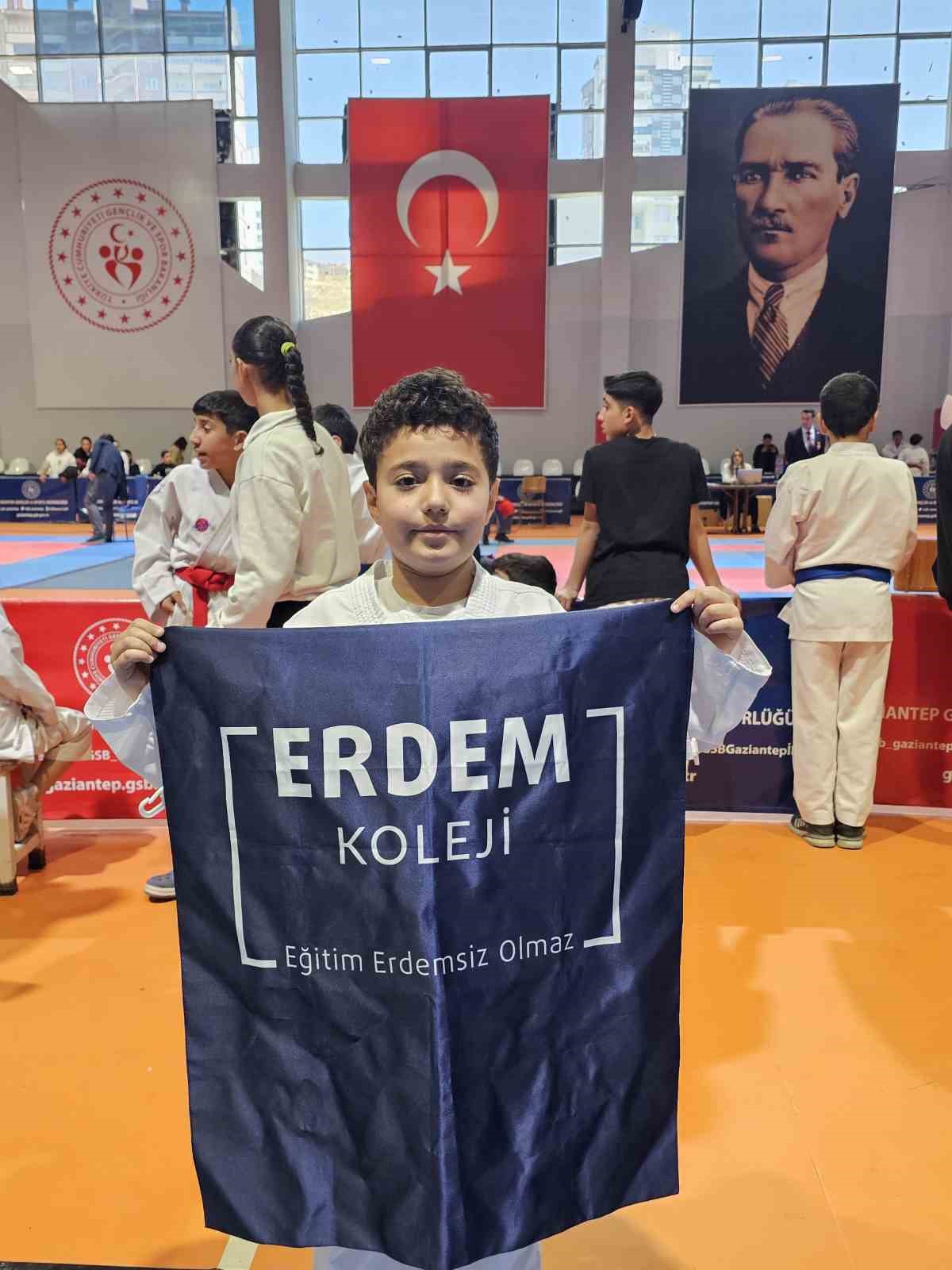 Erdem Koleji’nden karate seçmelerinde büyük zafer
