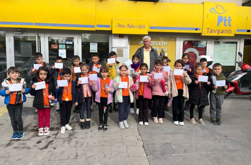 İlkokul öğrencileri bayram coşkusunu kartlara döktü