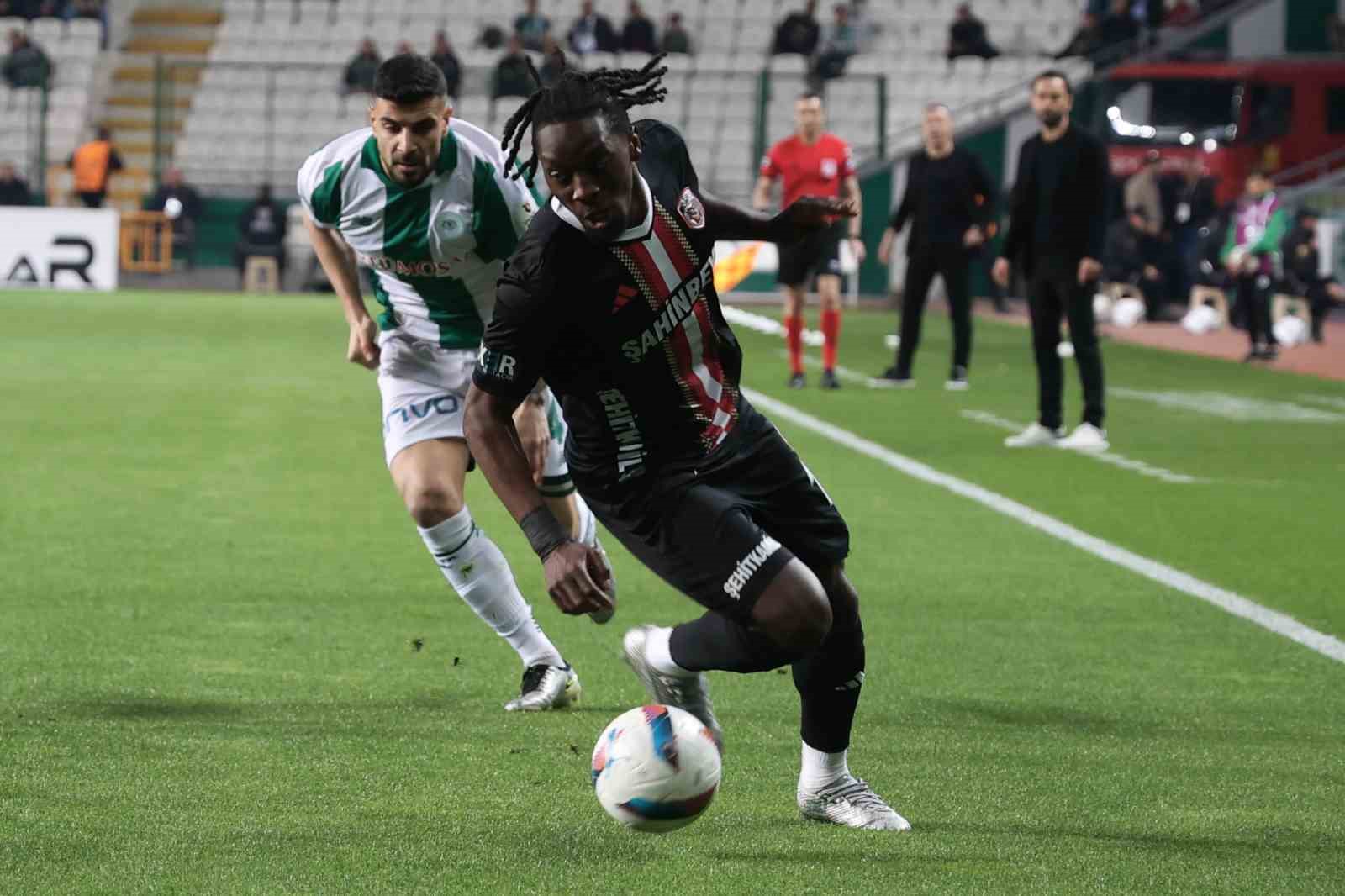 Trendyol Süper Lig: Konyaspor: 0 - Gaziantep FK: 0 (İlk yarı)
