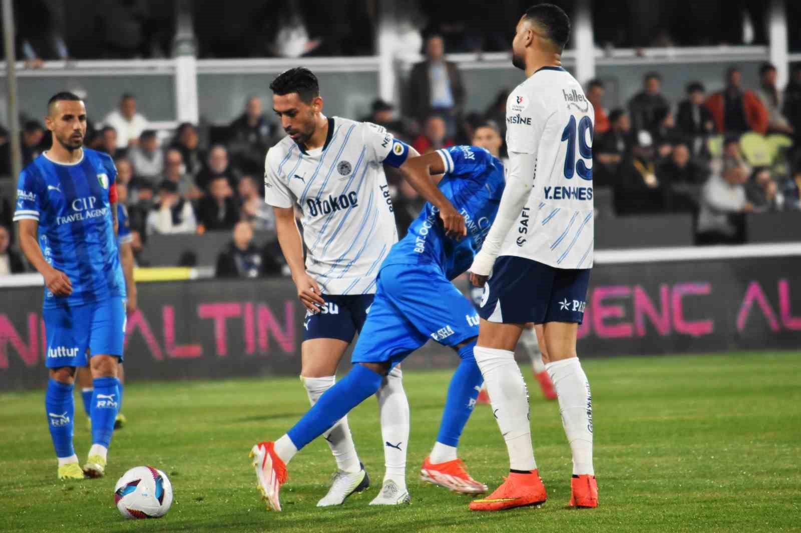 Trendyol Süper Lig: Bodrum FK: 1 - Fenerbahçe: 4 (İlk yarı)
