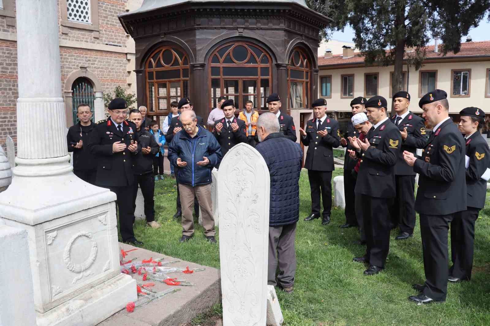 Zağnos Paşa Camii haziresinde yatan Şehit Yüzbaşı Necati Bey anıldı