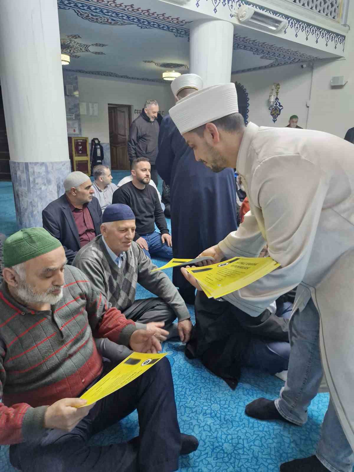 Hatimle teravihe katılan cemaate başarı belgesi
