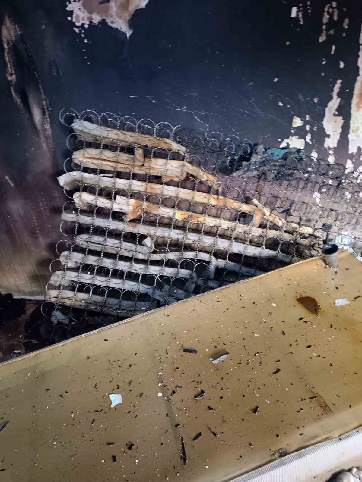 Van&rsquo;ın Başkale il&ccedil;esinde ev yangını
