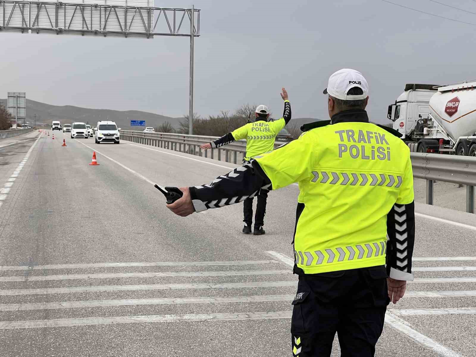 Konya&rsquo;nın 824 kilometrelik 7 şehirler arası kara yolunda kazalara karşı bayram &ouml;nlemi
