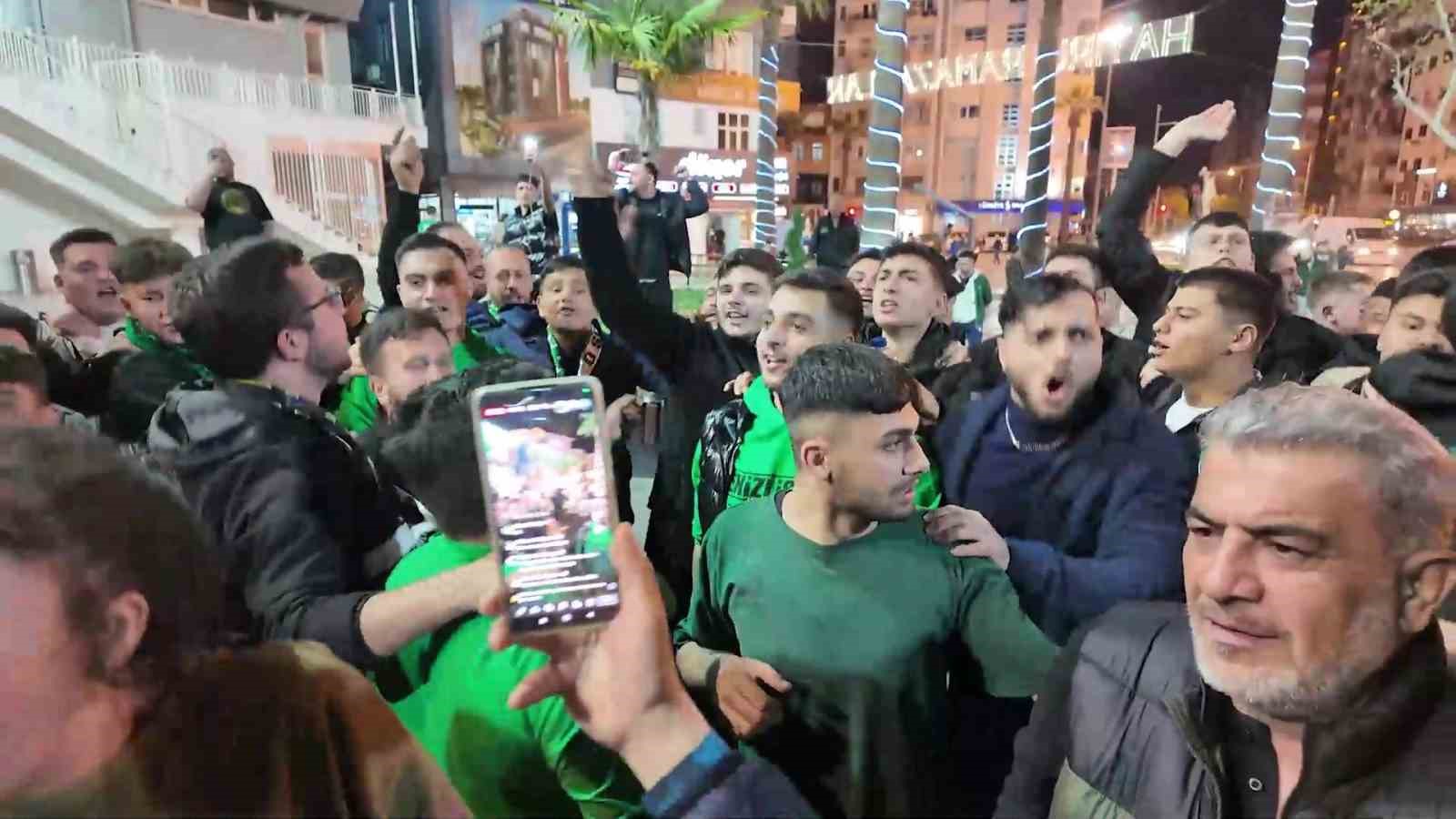 Denizlispor’da başkan açlık grevini sonlandırdı, taraftar destek için bir araya geldi