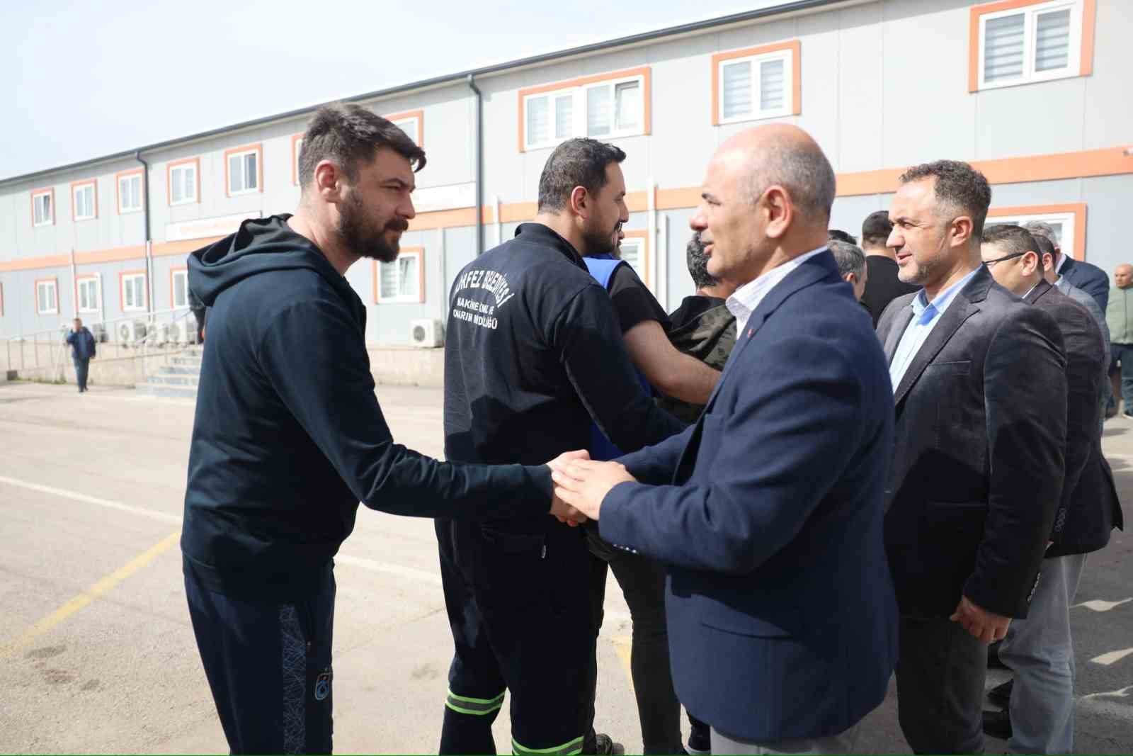 Başkan Özlü’den mesai arkadaşlarına: "Hizmet ve eserlerdeki en büyük pay sizlerin"