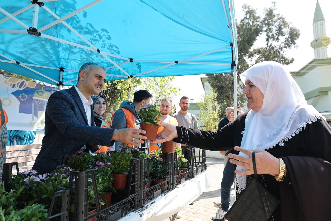 Başkan Çiftçi, kabir ziyareti yapan Çayırovalıları yalnız bırakmadı
