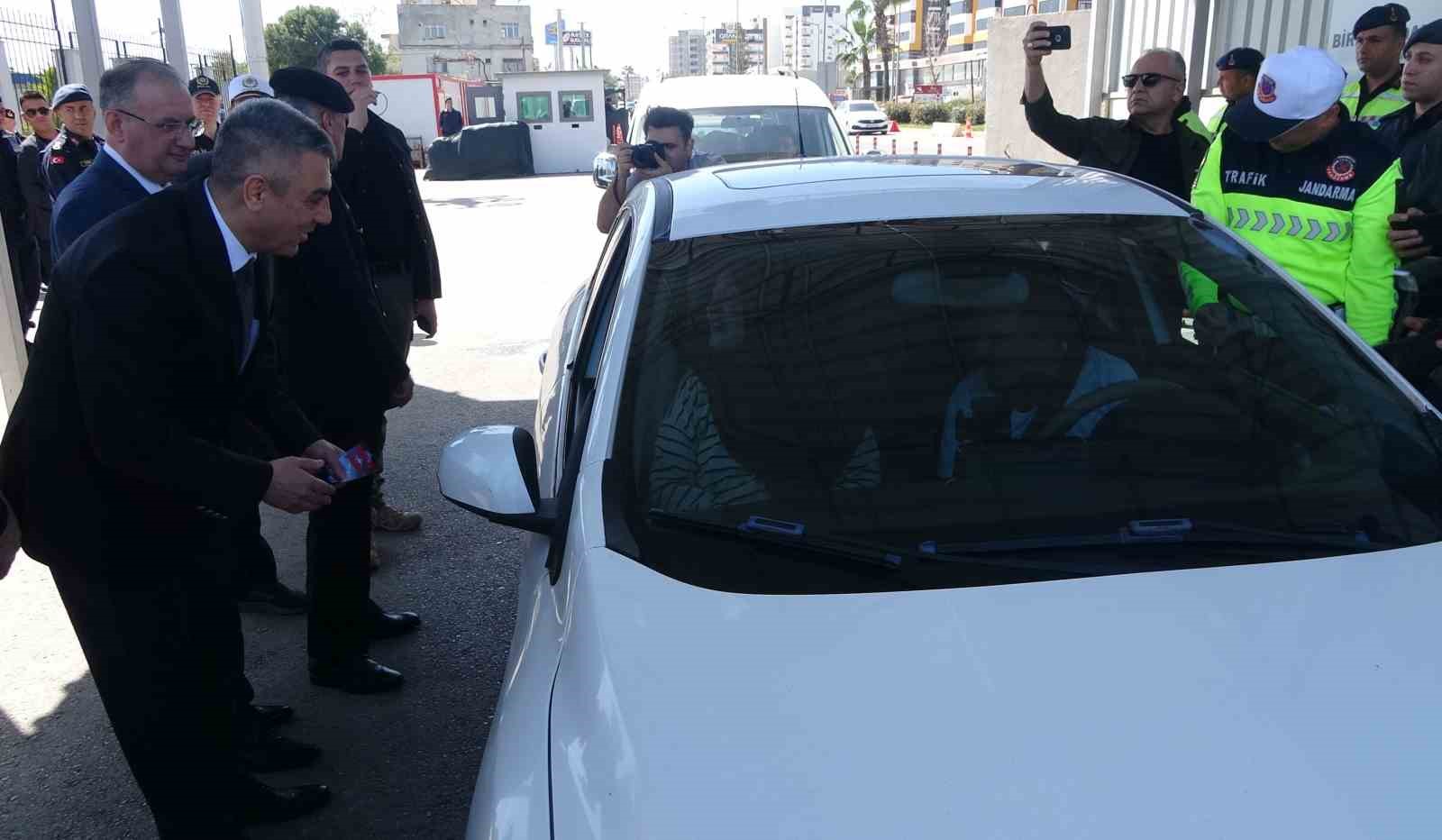 Vali Atilla Toros yolcuları tek tek uyardı: