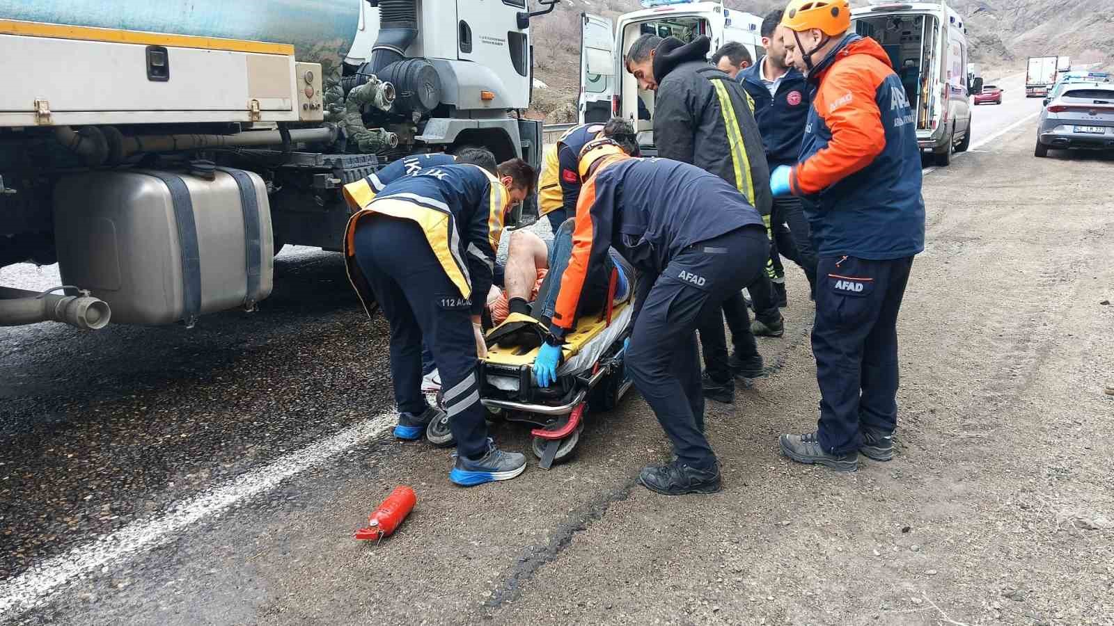 Ağrı&rsquo;da feci kaza: 1 &ouml;l&uuml;, 6 yaralı

