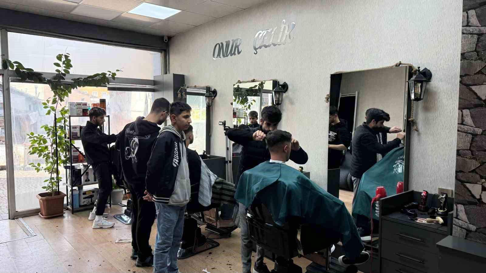 Berberlerin bayram mesaisi yoğunlaştı