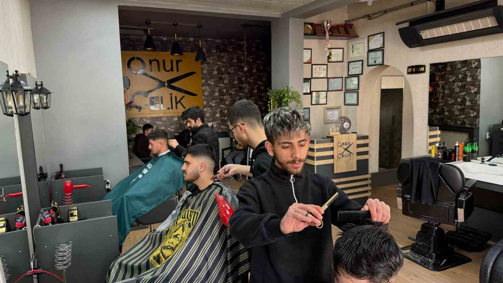 Berberlerin bayram mesaisi yoğunlaştı
