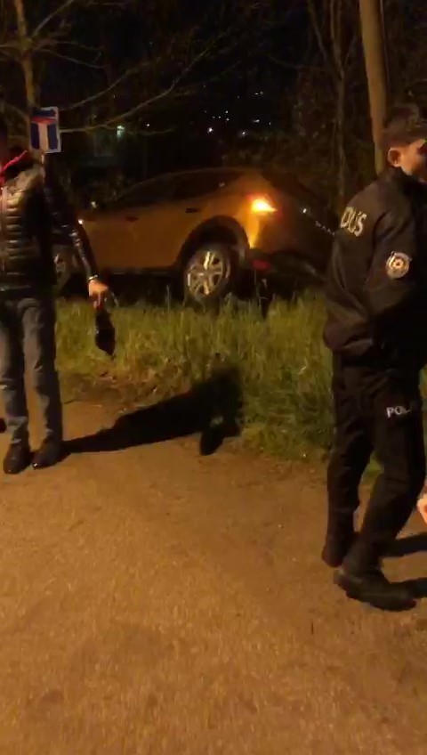 Kocaeli’de iki otomobil çarpıştı, sürücüler yaralandı
