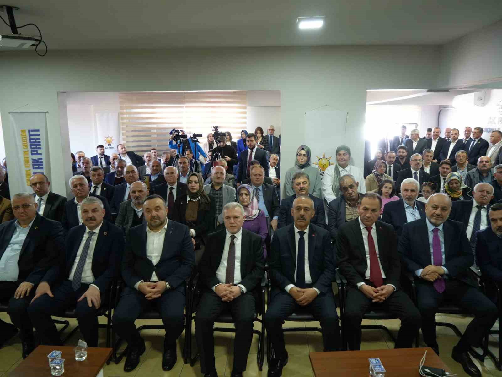 Tarım ve Orman Bakanı Yumaklı: "İnsanların sokağa &ccedil;ağrılarak yolsuzlukların perdelenme amacı g&uuml;tt&uuml;ğ&uuml;n&uuml; herkes biliyor"
