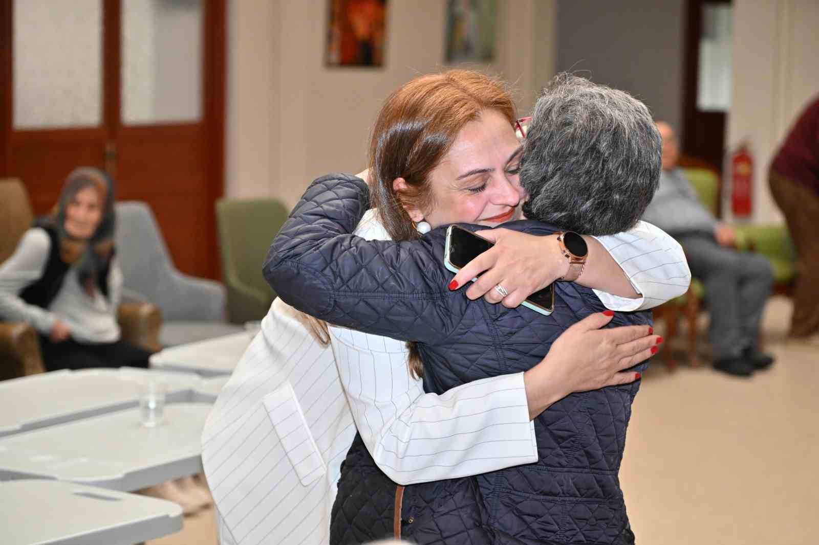 Manisa Büyükşehir Belediyesi huzurevi sakinlerini unutmadı