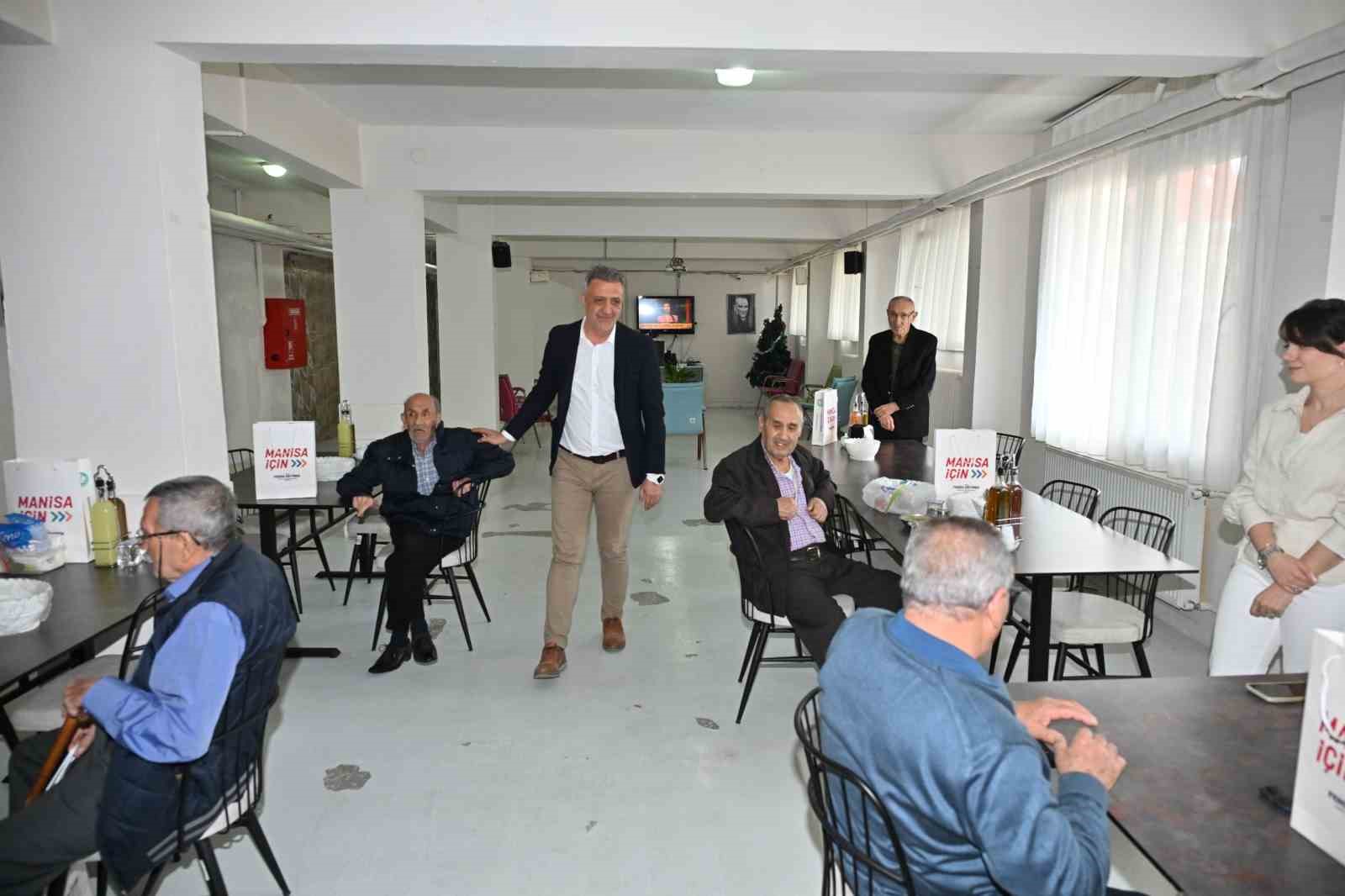 Manisa B&uuml;y&uuml;kşehir Belediyesi huzurevi sakinlerini unutmadı
