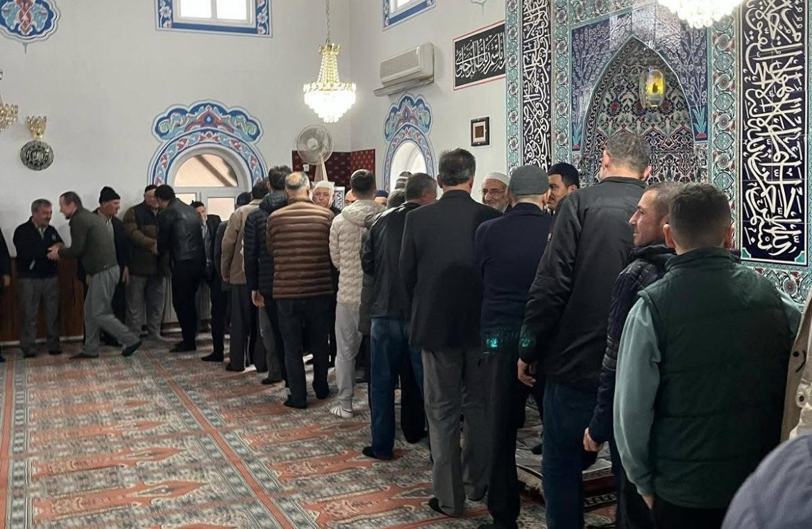 Emet&rsquo;te k&ouml;yl&uuml;lerden şehitlik ziyareti ve coşkulu bayram kutlaması
