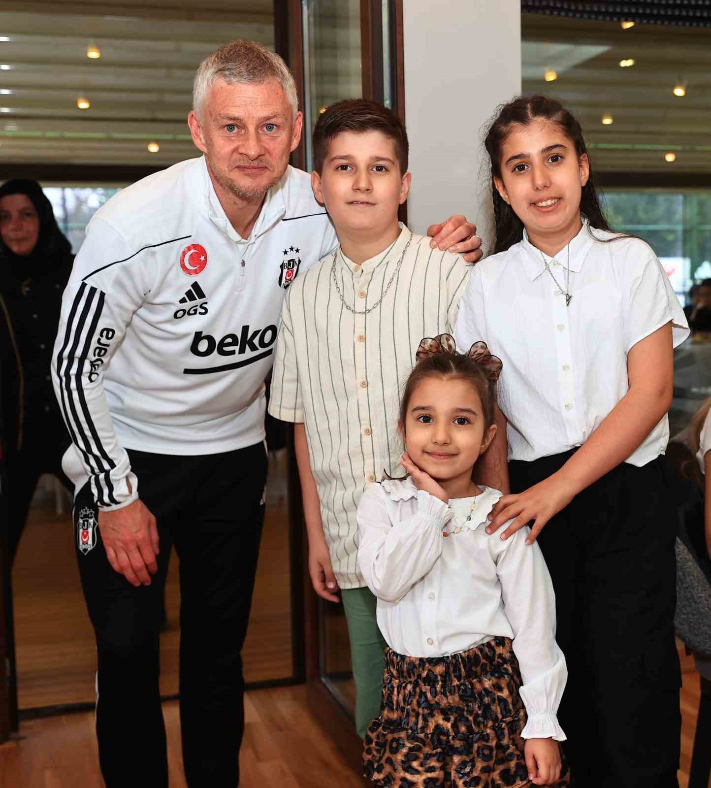 Başkan Serdal Adalı, takımla bayramlaştı
