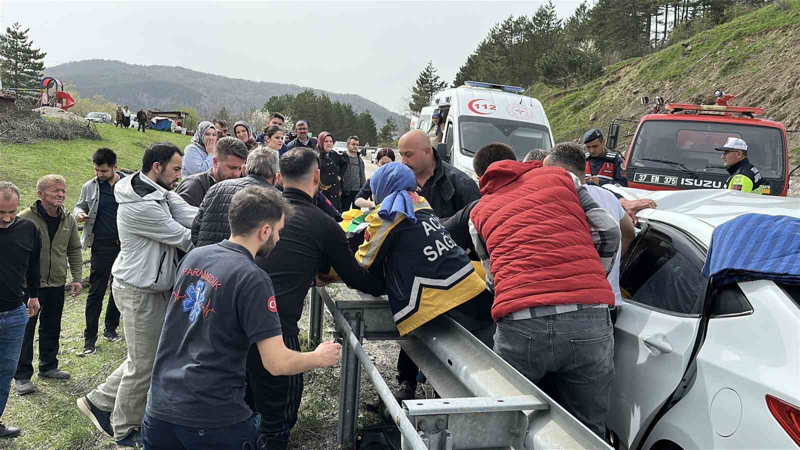 Kastamonu’da 2 otomobil çarpıştı: İlk belirlemelere göre 3 kişi öldü, 4 kişi yaralandı
