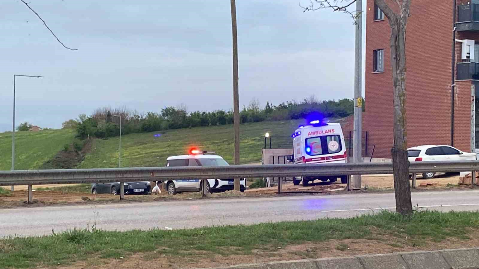 Rezidans önünde "namus davası" diyerek 2 kişiyi bıçakladılar