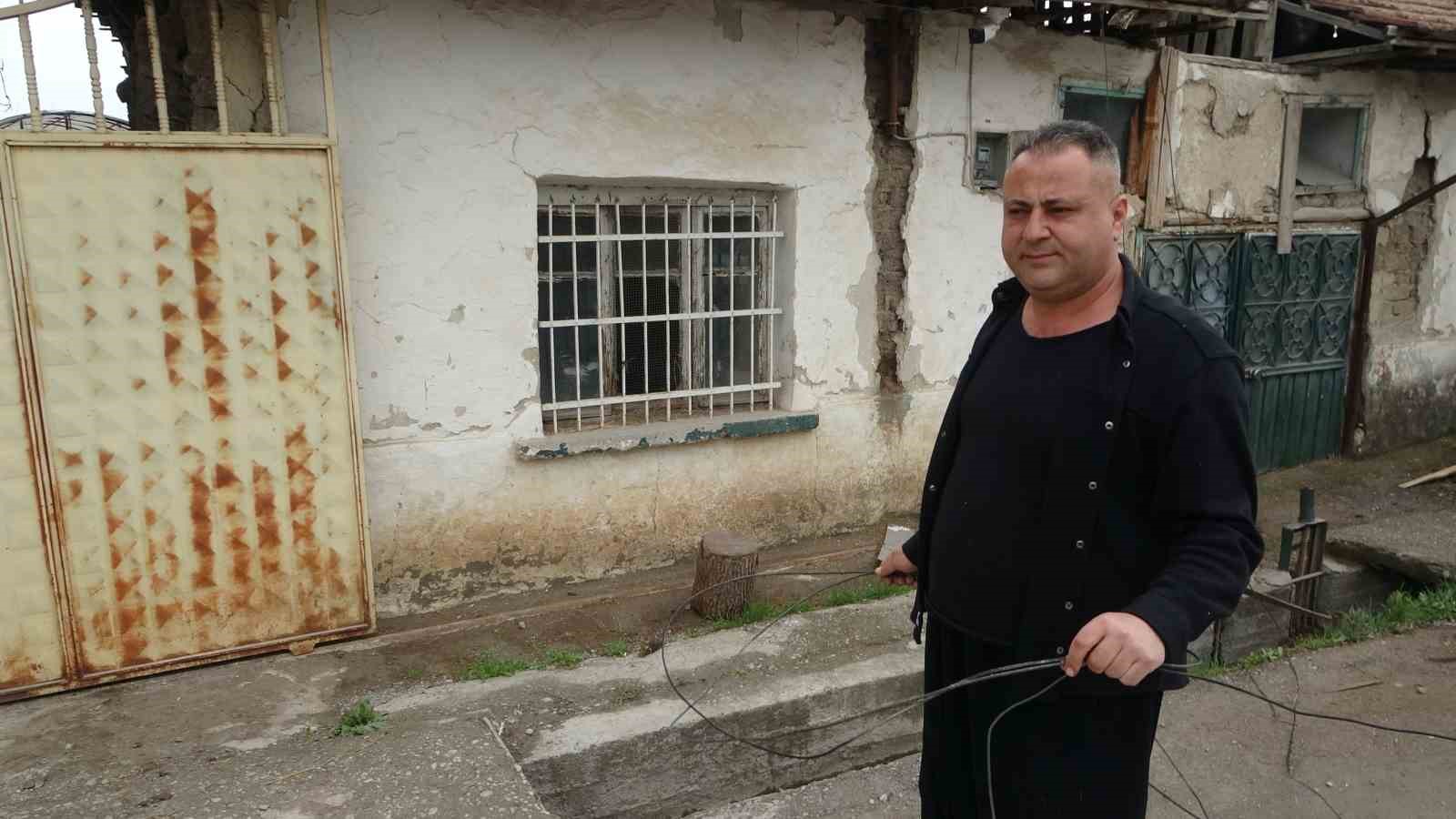 Ahırda dehşet: Onlarca b&uuml;y&uuml;kbaş hayvan akıma kapıldı, 4&rsquo;&uuml; telef oldu
