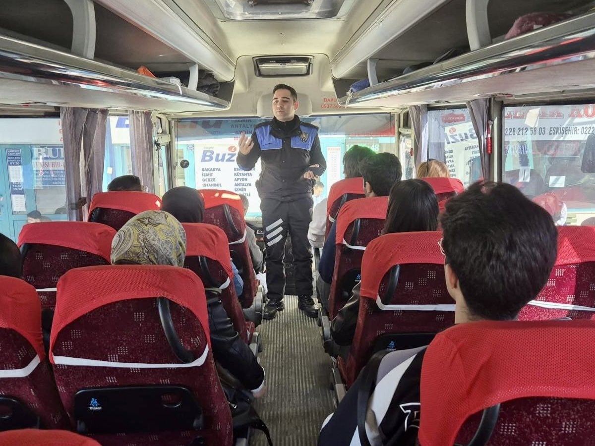 Ekiplerden g&uuml;venlik ve bilin&ccedil;lendirme faaliyeti
