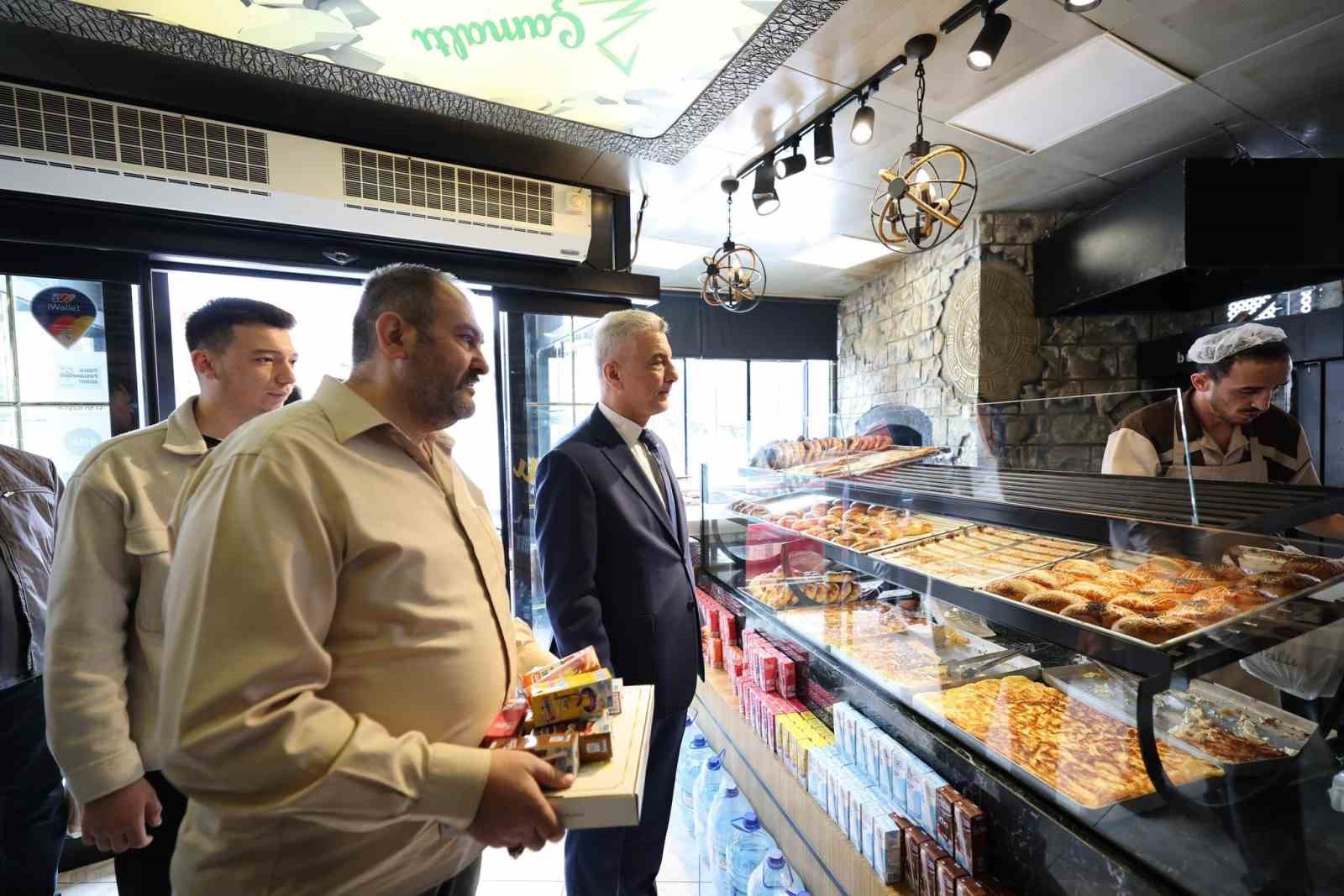 Ticaret Bakanı Bolat’tan esnaf ziyareti
