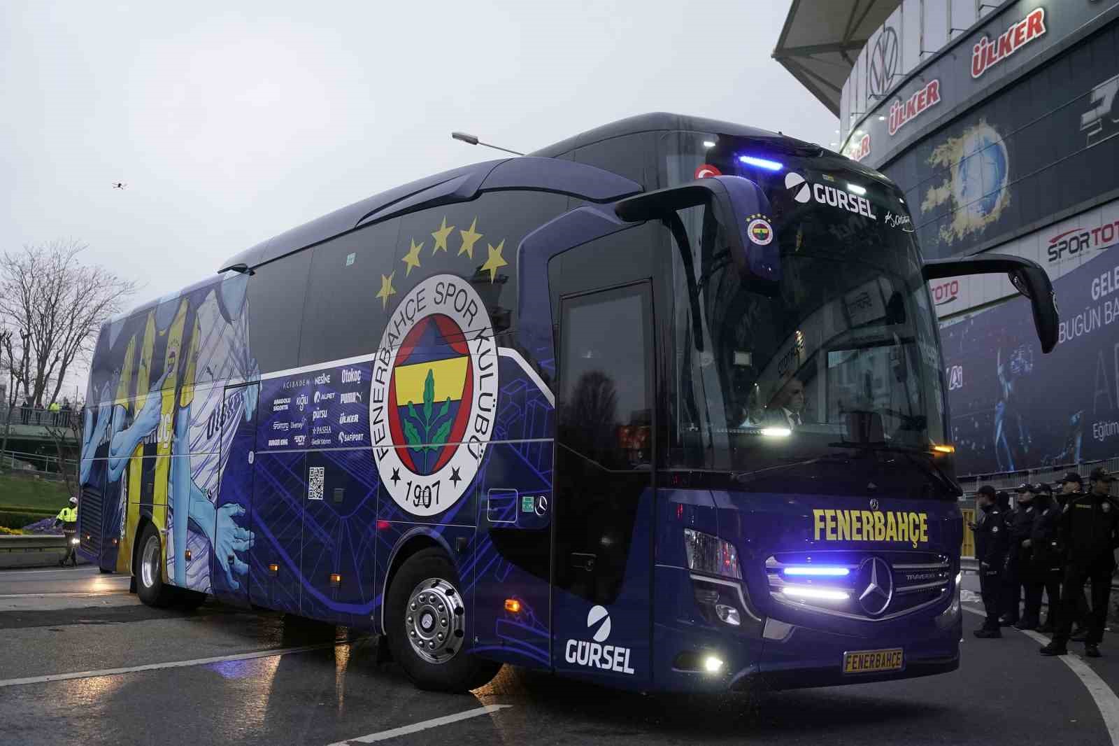 Fenerbahçe, derbi için stada geldi
