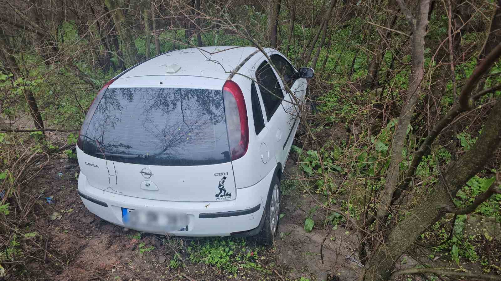 Bandırma’da kaza...Tabelaya çarptı, uçuruma yuvarlandı