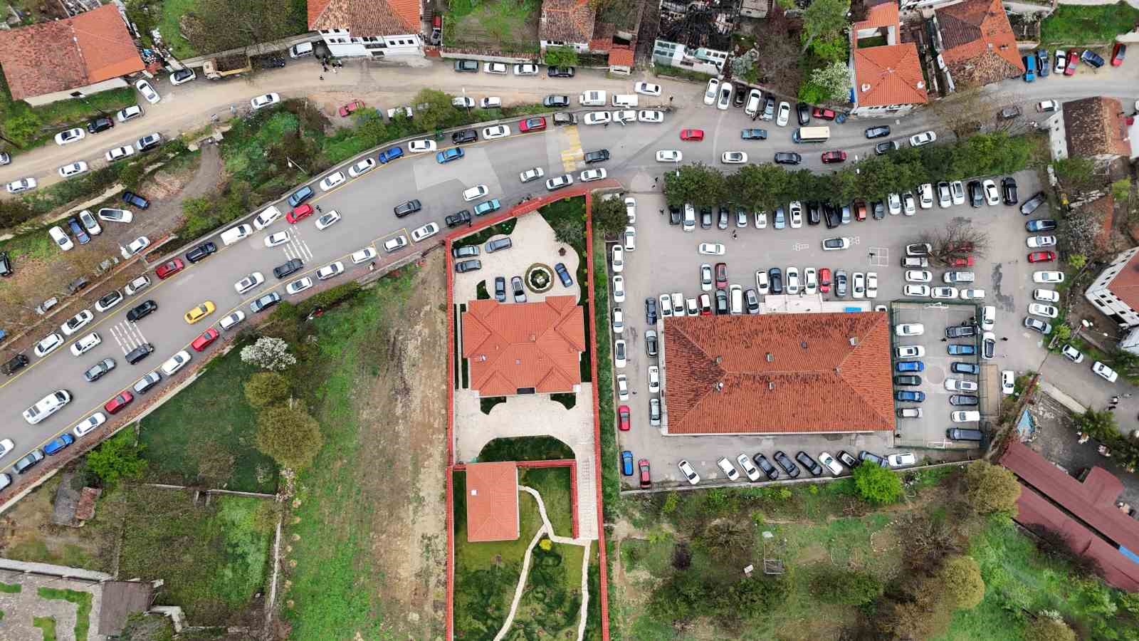 Trafik ve ulaşım d&uuml;zenlemeleri Safranbolu&rsquo;yu bayramda rahatlattı
