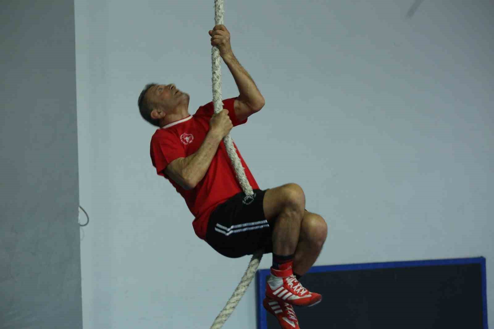 Kenan Bektaş, Yalova’da 39 yıldır gençlere spor aşılıyor