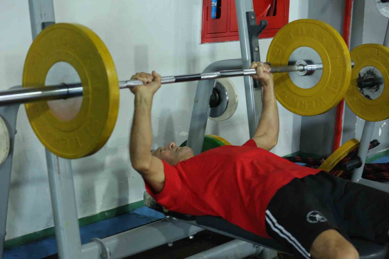 Kenan Bektaş, Yalova&rsquo;da 39 yıldır gen&ccedil;lere spor aşılıyor
