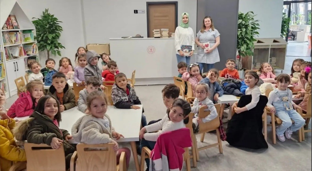 Minik öğrencilerden kütüphaneye ziyaret