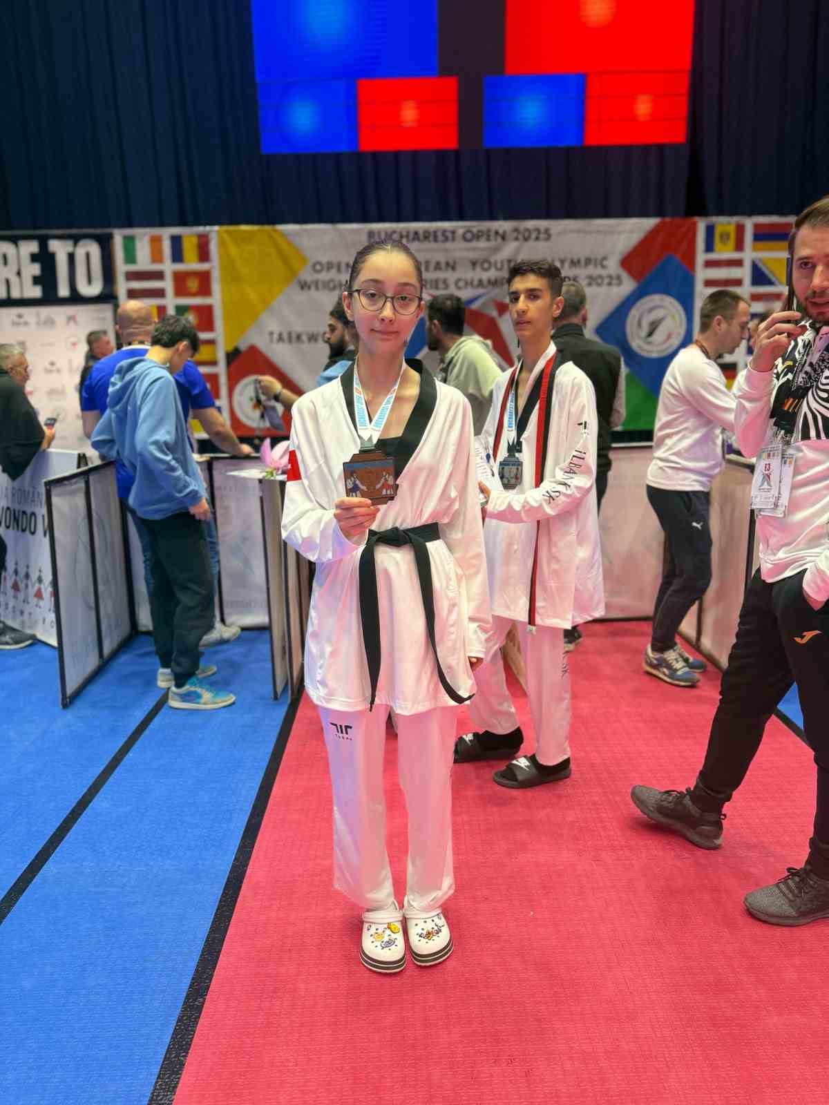 Başarılı Taekwondoculardan büyük gurur