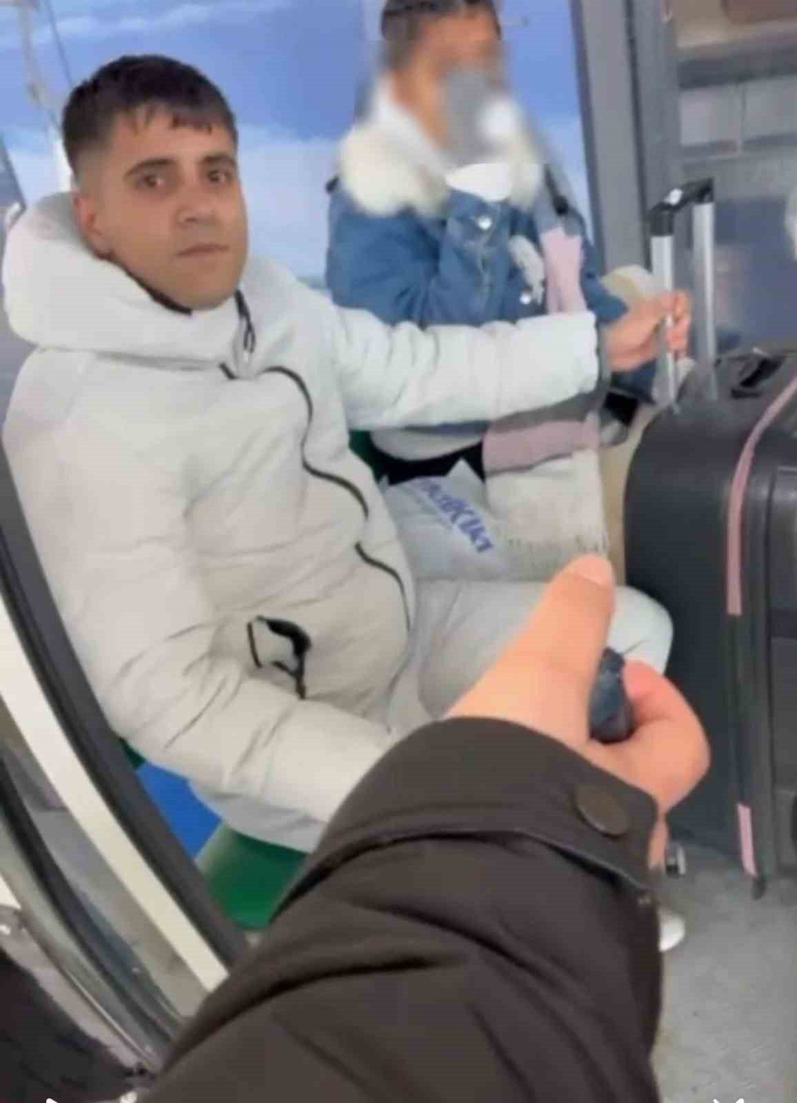 Bursa&rsquo;da aranması olan şahıs tatil d&ouml;n&uuml;ş&uuml; s&uuml;rprizle karşılandı: "Doğukan gel. Asayiş Polisi"
