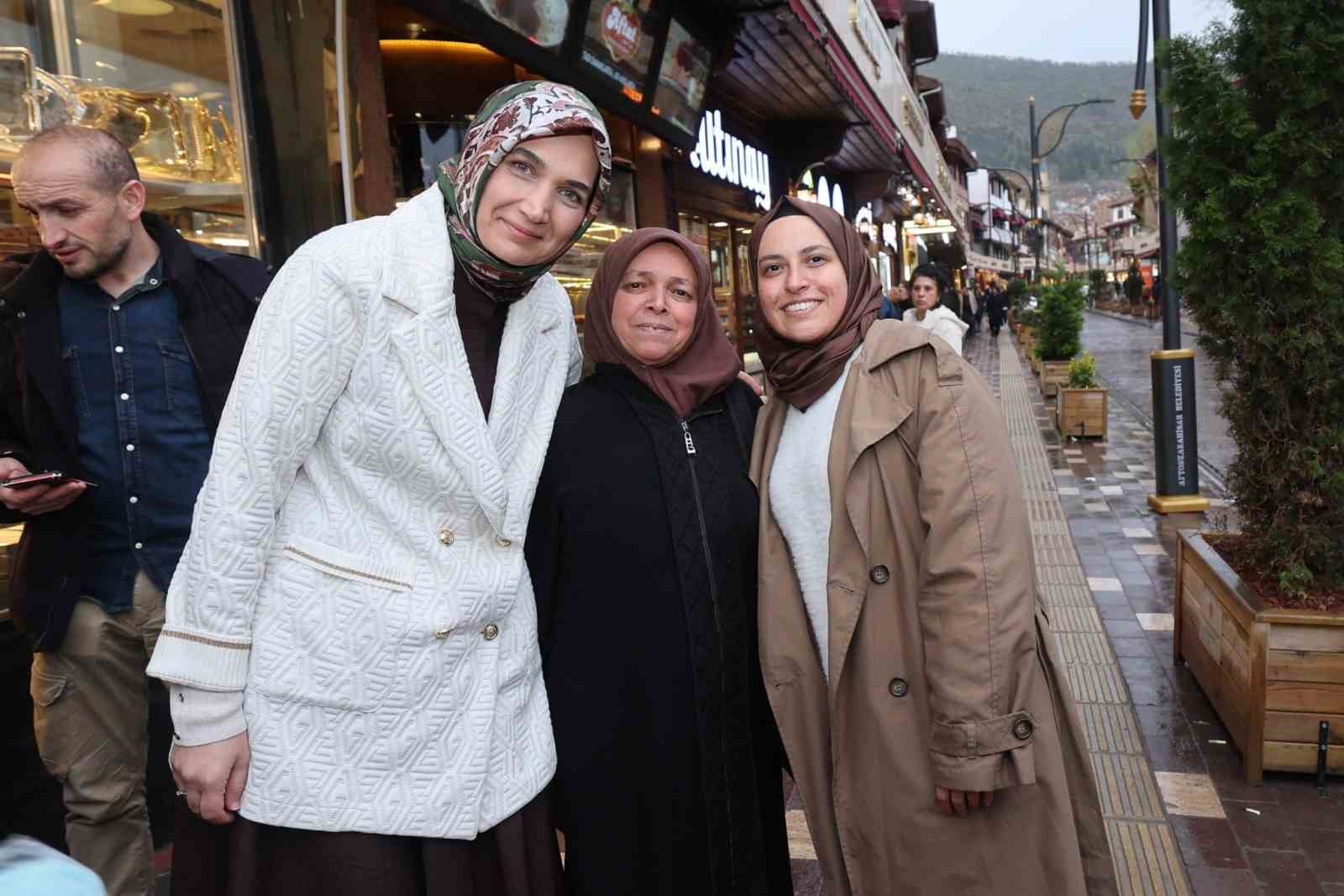 Bayram tatilindeki ziyaret&ccedil;i sayısı esnafı mutlu etti
