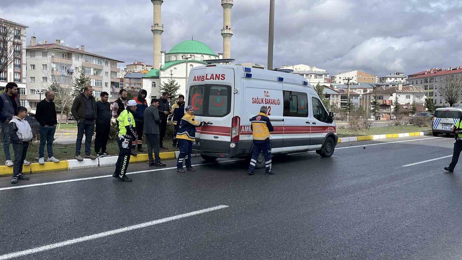 Kamyonetin &ccedil;arptığı yaya hayatını kaybetti
