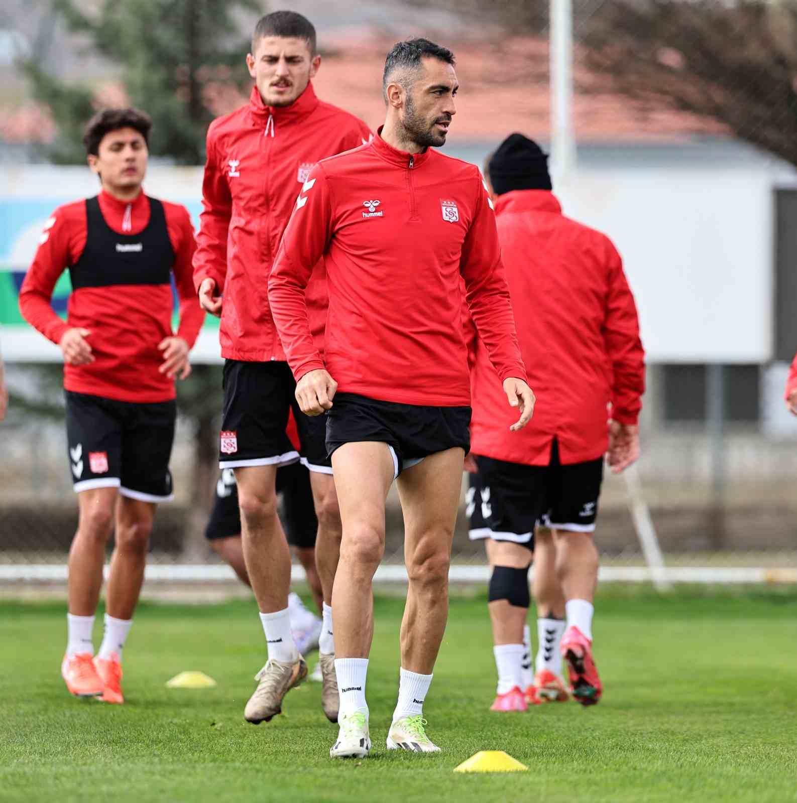 Sivasspor, Rizespor ma&ccedil;ına 3 puan i&ccedil;in hazırlanıyor
