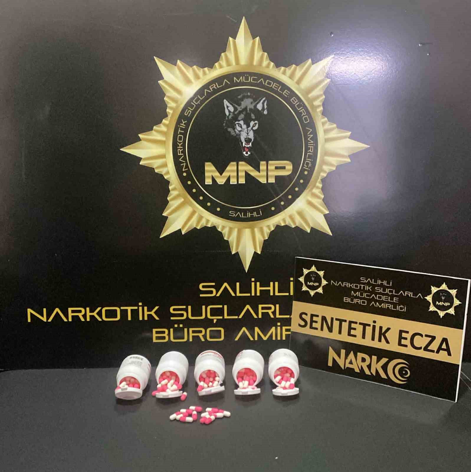 Manisa’da torbacı operasyonu: Üst aramasından 267 uyuşturucu hap çıktı