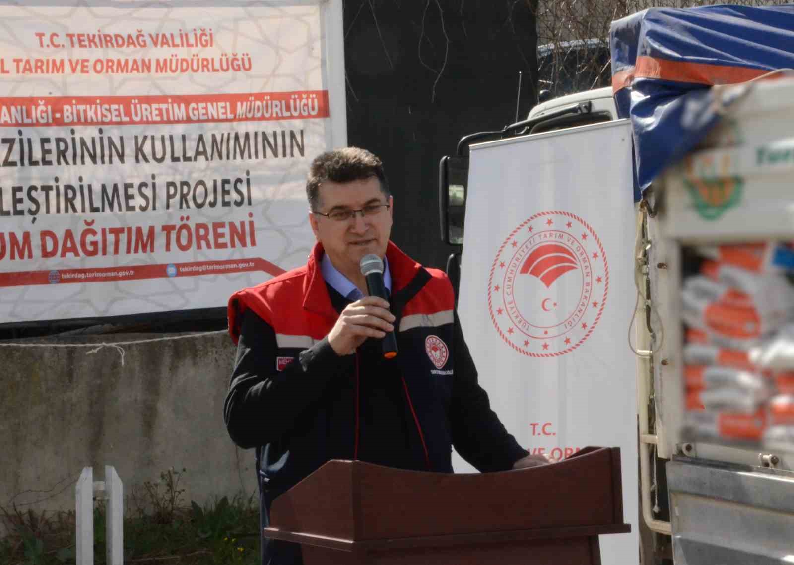 &Uuml;reticilere ay&ccedil;i&ccedil;eği ve kanola tohumu dağıtıldı
