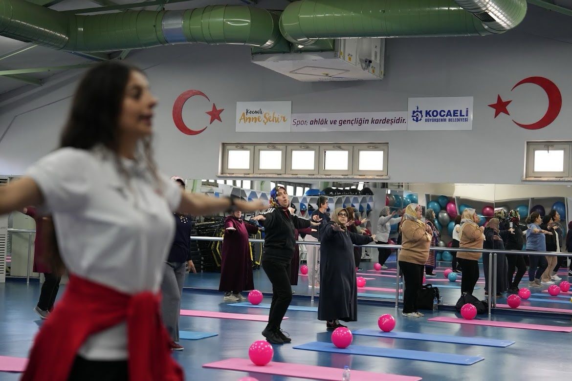 Bir yılda 13 ton kilo verdiler
