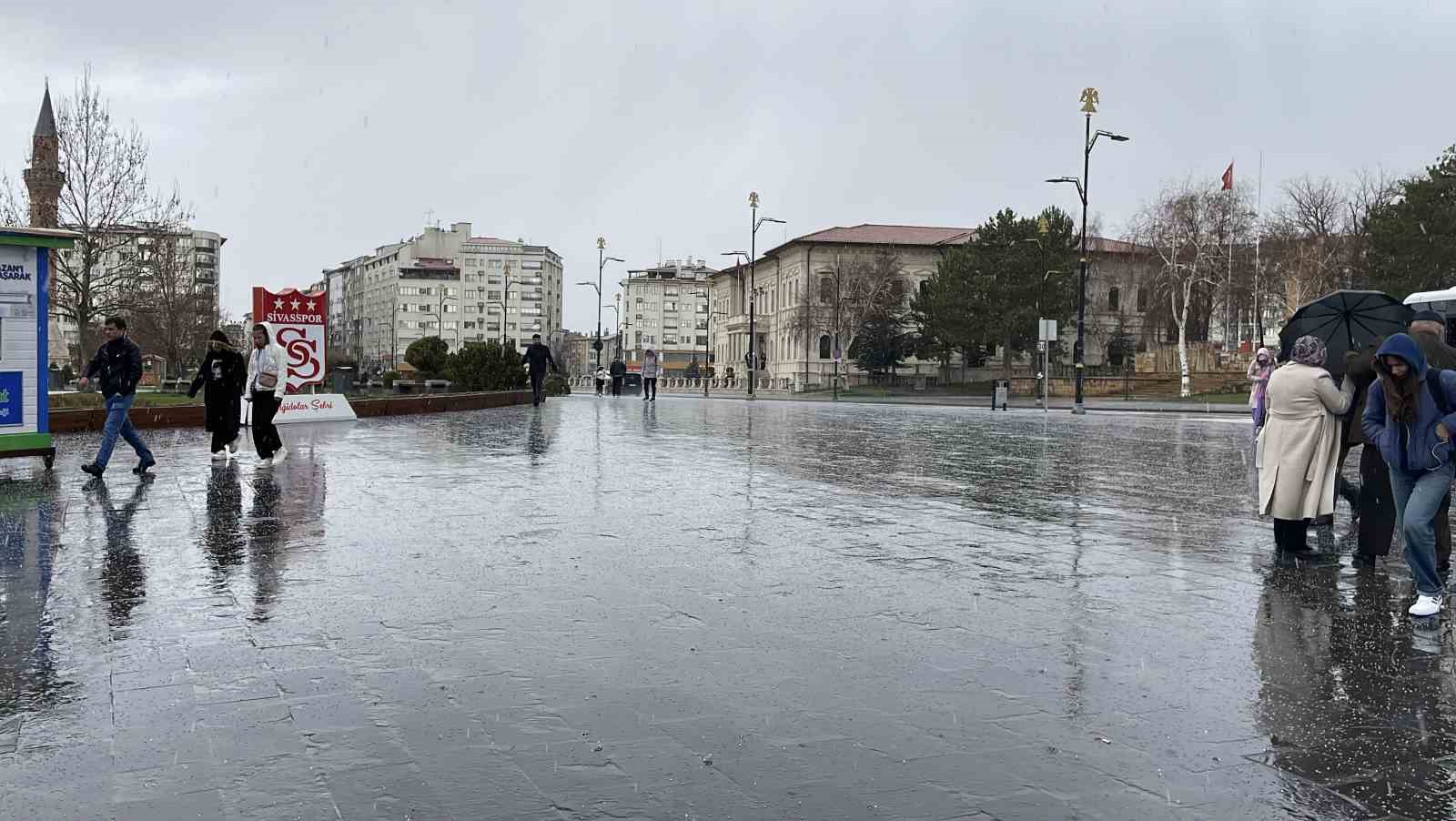 Sivas’ta dolu vatandaşlara zor anlar yaşattı