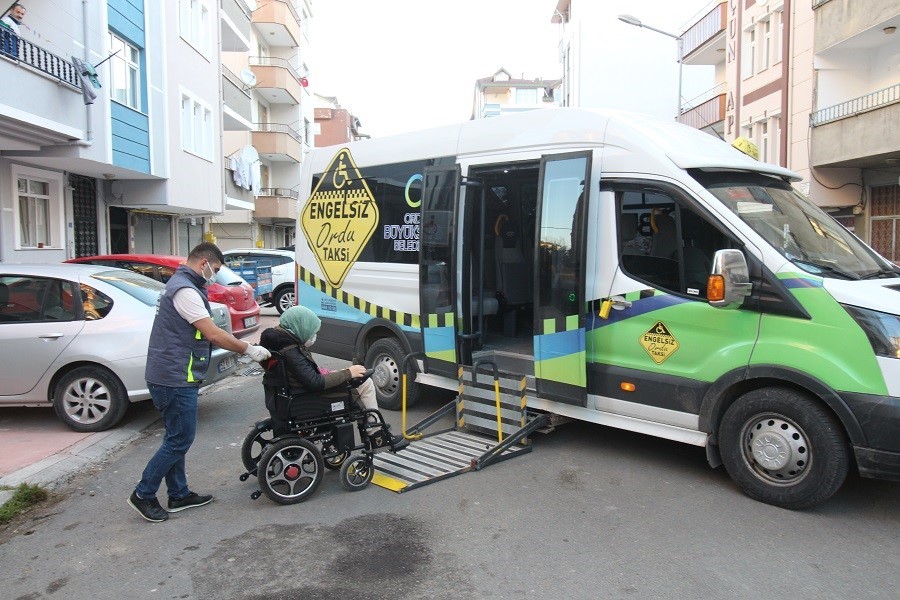 ’Engelsiz Taksi’ 6 yılda 7 bin 43 kişiye hizmet verdi