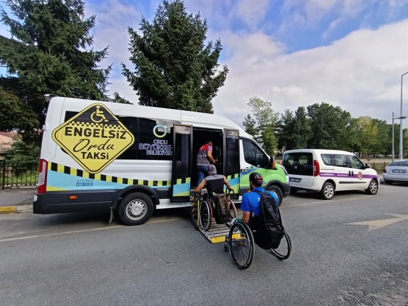 &rsquo;Engelsiz Taksi&rsquo; 6 yılda 7 bin 43 kişiye hizmet verdi
