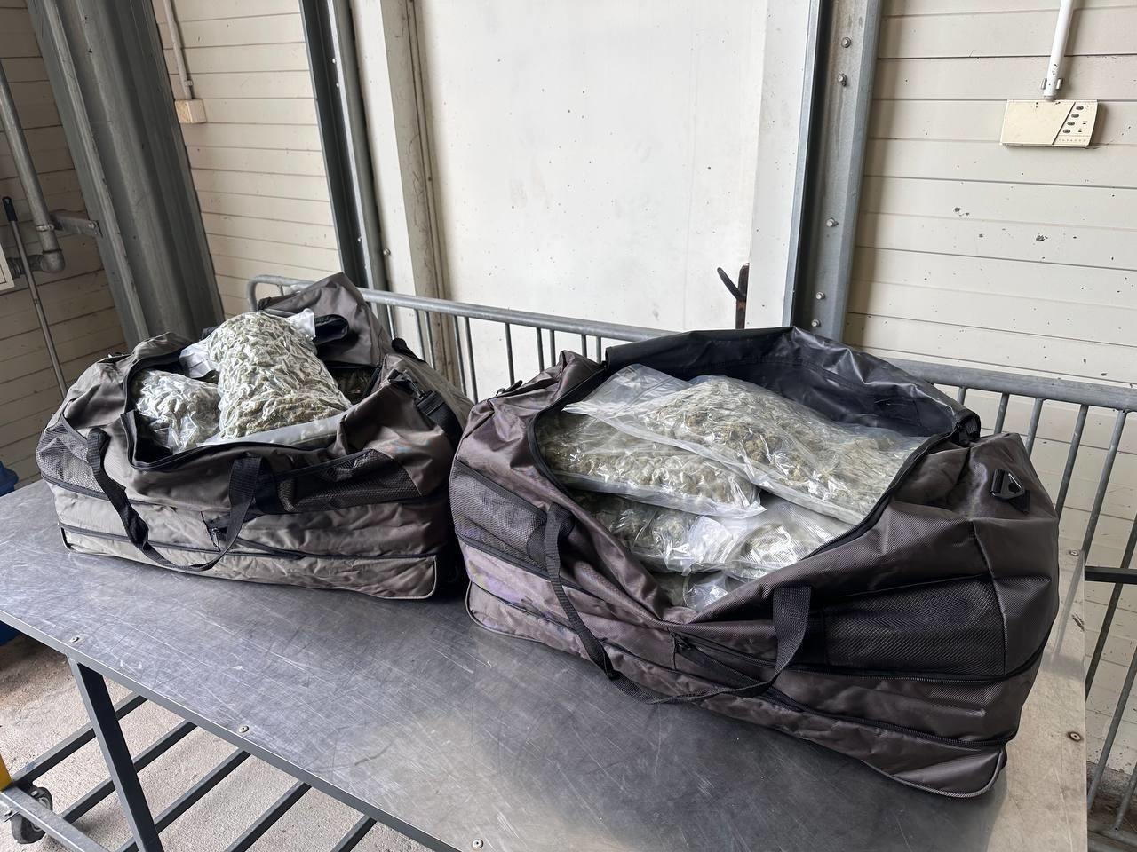 23 kilo 800 gram esrarı Türkiye’ye sokacaklardı