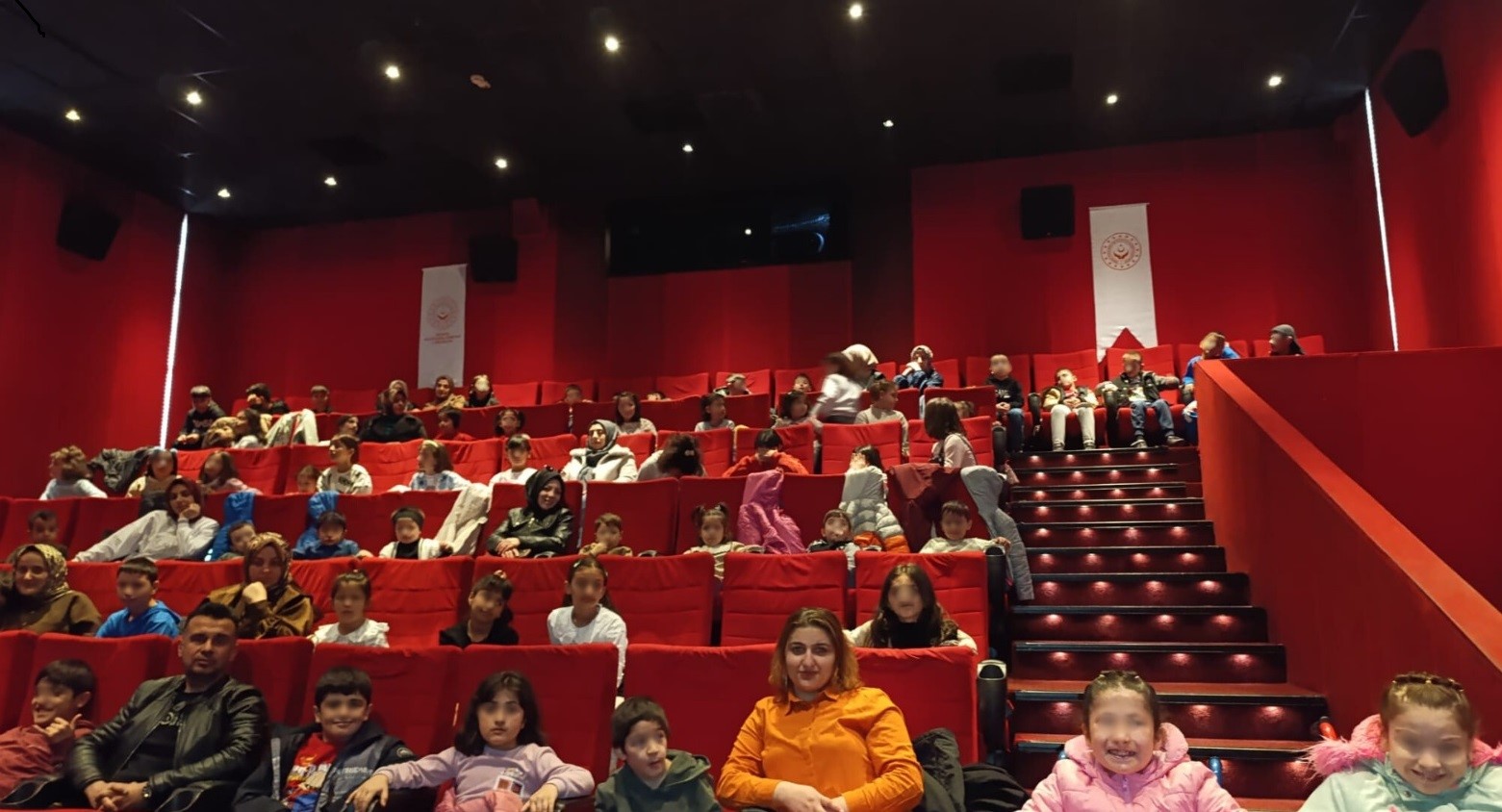 Erzurum’da çocuklara sinema keyfi