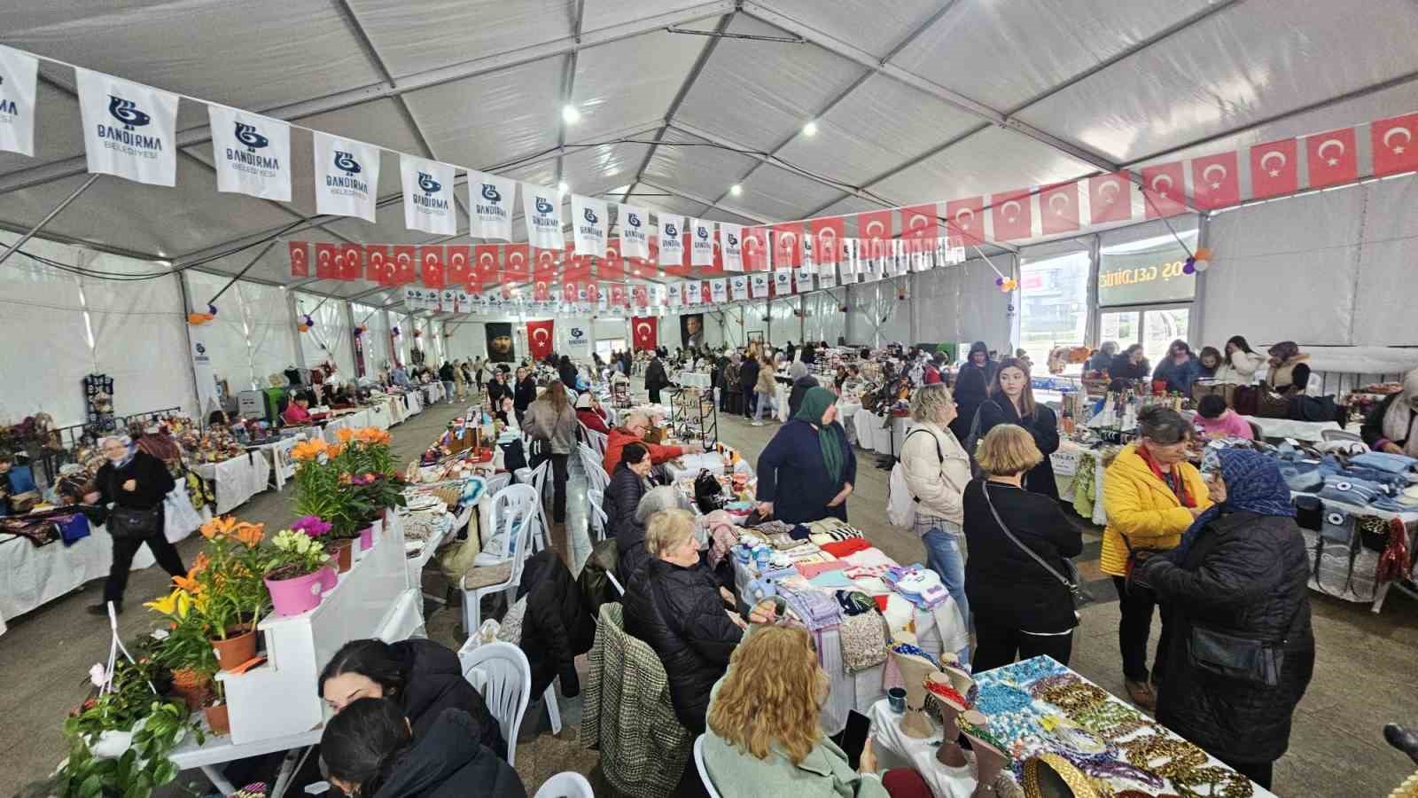 Bandırma Belediyesi 3. Kadın El Emeği Festivali&rsquo;ne g&ouml;rkemli a&ccedil;ılış
