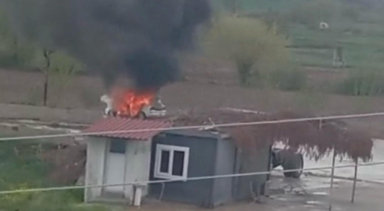 Osmaniye’de seyir halindeki otomobil yandı